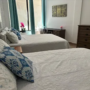 2br Downtown High Ceiling Free Parking And Wifi Honolulu
